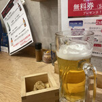 やきとん酒場 ヤマネ肉店 - お通しと生ビール