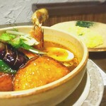 MATALE - チキンカレー　パリパリ(小ライスで30円引きされ￥1160)。辛さは6、オリジナルスープに！