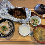 Kokosu - 選べる小丼(真鯛のごまだれ小丼)の包み焼きハンバーグ膳