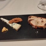 タツキ - ゴルゴンゾーラ1924プラリネ・ハチミツ・ドライレーズン