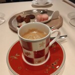 タツキ - ブルガリア産ダマスクローズのマカロン・パウンドケーキ・いちご・小さなサブレ