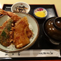 江戸徳 - 全員が頼んでいた日替わり定食の天丼（８００円）
