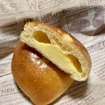 Boulangerie RURAL - 淡路島牛乳のブリオッシュクリームパン ¥250