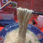 長浜ラーメン ラーメンらぼ - 細くてパツパツ