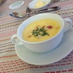 オーベルジュ・ボヌシェール・ラウー - 濃厚で具だくさんのコクのあるスープ
