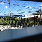 オーベルジュ・ボヌシェール・ラウー - 席からは海も見える（かすかだけどー）