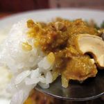 （食）ましか - 鶏とレンコン、なんこつ入りカレー