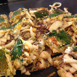 樂 - シーフードスペシャル　１１００円
      （キャベツ・もやし・豚肉・タコ・イカ・エビ・玉子W・うどん）