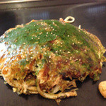 樂 - シーフードスペシャル　１１００円
      （キャベツ・もやし・豚肉・タコ・イカ・エビ・玉子W・うどん）