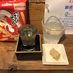 麹町いづみや しろ - カルビーかっぱえびせん、熊本 五ッ木 山うにとうふ、
      燦然 しぼりたて純米大吟醸生原酒 雄町