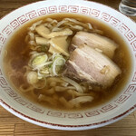 喜多方食堂 - しょうゆラーメン（平打ち太麺）　850円