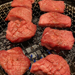 精肉卸問屋直営焼肉店 牛次郎 - 