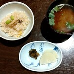 篝火の湯 緑水亭 - 炊き込み御飯　仙台味噌のお味噌汁　盛り合わせ
