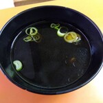 南光軒 - チャーハンに添えられる「スープ」　一口飲んでからの写メなので葱が少なくなっちゃいました^_^