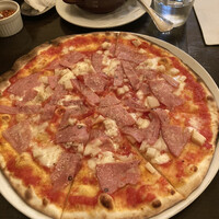 ピッツェリア ロマーナ ジャニコロ - ピザのサイズ感がわかるように他とのバランスでご確認くださいませ！