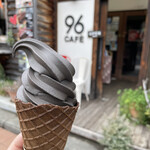 96CAFE - 黒壁ソフトクリーム 400円(ワッフルコーン+50円) 450円