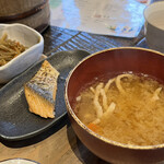 御厨 - きんぴら、焼鮭、豚汁