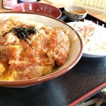 定食屋 六宝亭 - バラかつ丼　ご飯の少なめ (30円引きで￥650)。少なめでも他店の並クラスだよ！