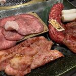 闇市 - おすすめはMセット（3024円）で、美味しいお肉400グラムのセットです！！！