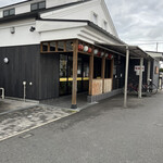 手打の味 小泉 - お店の駐車場から