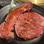 闇市 - ★サーロイン（1134円） ★肩ロースステーキ（924円