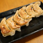 熱々肉汁餃子 あじくら - 島とうがらし餃子