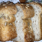 ベーカーシェフ - 料理写真:全粒粉ブレッド1/2 230円+税！