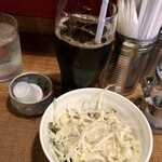 タイ・アヨタヤ - ランチセットのグリーンサラダとドリンク