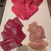 焼肉うしごろ 新宿三丁目店 - ハツ・赤身・上ミノ