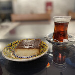 Yıldız Turkish Restaurant & Bar ユルディズ トルコレストラン - ランチセットのデザートとチャイ