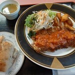 洋食屋アンジュ - 肩ロースだけでなく、ドレッシングもポテトも美味しい