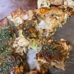 お好み焼き ちとせ - 大ぶりのイカがゴロゴロ入ってます