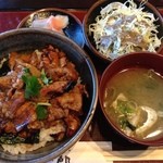 豚郎 - 豚カルビ丼定食 680円
            