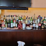 Bistro&Cafe 徒然 - いろいろとお酒が置いてある