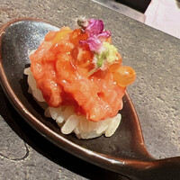 鮨 無垢/鮨 白銀 - ネギトロに馬糞ウニと塩漬けイクラを混ぜ合わせました