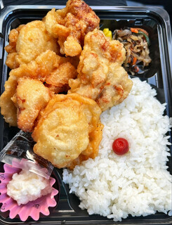 Usuki Kou Feri Noriba Po-To Furawa- - 名物　とり天弁当650円税込