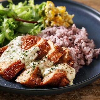 ランチはドリンクバー付き！