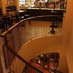 バール・アンド・エノテカ・インプリチト - 一階「バール　エ　エノテカ　インプリチト」と B1階「オステリア　スプレンディド」 二つの顔が一つになった どんなオケージョンでも楽しめる 便利なお店です