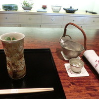 御料理 伊とう - ＜２０１３年７月＞お酒は、千葉県の甲子（きのえね）。錫酒器は大阪錫器の徳利と、干支の巳のお猪口です。特注品♪