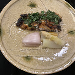 柏屋 大阪千里山 - 大瀬戸伊佐木木の芽焼き(皮の脂が美味しい)。ホワイトアスパラ蒸焼き