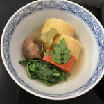 柏屋 大阪千里山 - 信田巻き　赤蒟蒻　椎茸煮　春菊　木の芽