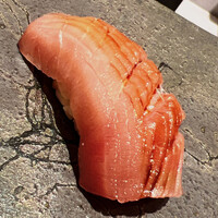 鮨 無垢/鮨 白銀 - 背カミと背ナカの間の中トロです