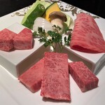 仙台牛焼肉 花牛 - 上仙台牛ランチ：右上の上霜降りロース最高！