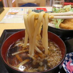 Sobadokoro Maruhachi - セットの小うどん。おぼろ昆布入り、汁はかなり濃い味だが、麺のもちもち感は想像以上