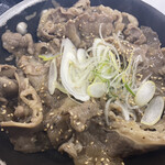 吉野家 - 2023/03/18
            W定食
            牛皿・ねぎ塩牛カルビ定食 つゆだく 847円
            ✴︎クーポン -30円
            ✴︎Tアプリ 100pバック