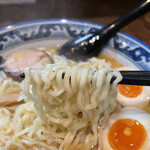 めん処 樹 - 自家製の中細ちぢれ麺麺はツルッとしていてコシがあります。