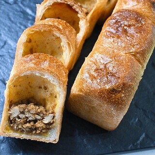 カレーパン 万博限定販売！吉本興業のカレーパン500円！』by celes511