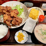 普通の食堂いわま - 「親子定食(950円)+かす汁(+300円)」です