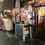 Taneyoshi - 外の、この場所で、立ち飲みしてました　※店内は座れます