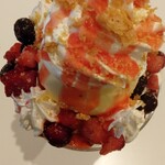 ビッグエコー - 料理写真:いちごとベリーのパフェ・５００円